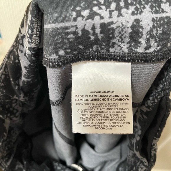 NIKE Cropped Epic Viper Print Black Gray Running Tights Size Medium - Picture 13 of 13